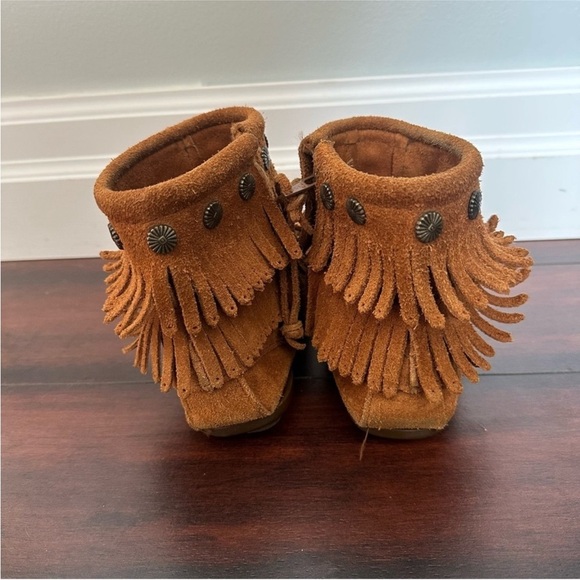 Size 7 Minnetonka Double Fringe Side Zip Suede Boots Moccasins - Picture 7 of 9